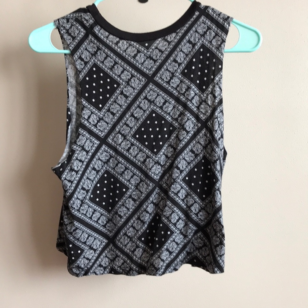 cropped muscle tank